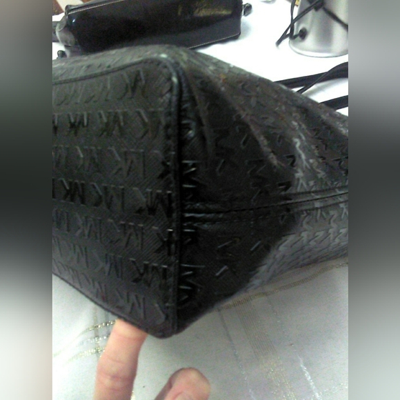 AMAZING MICHAEL KORS TOTE BAG MONOGRAM BLACK INTERIOR ADJ. STRAPS LARGE FAB COND - Picture 3 of 9